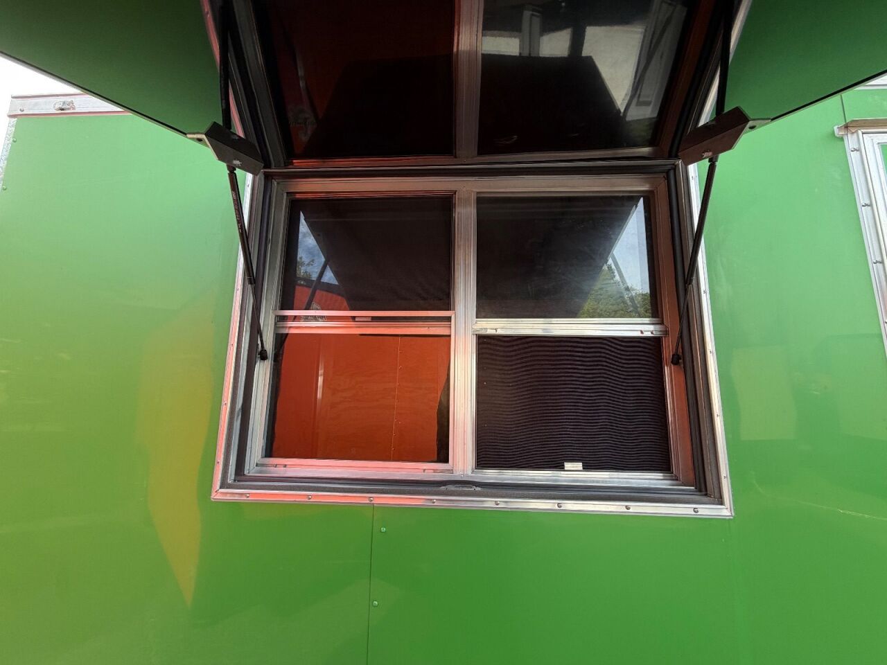 2026 Maximum 8.5x12 concession / food trailer in green, photo 3