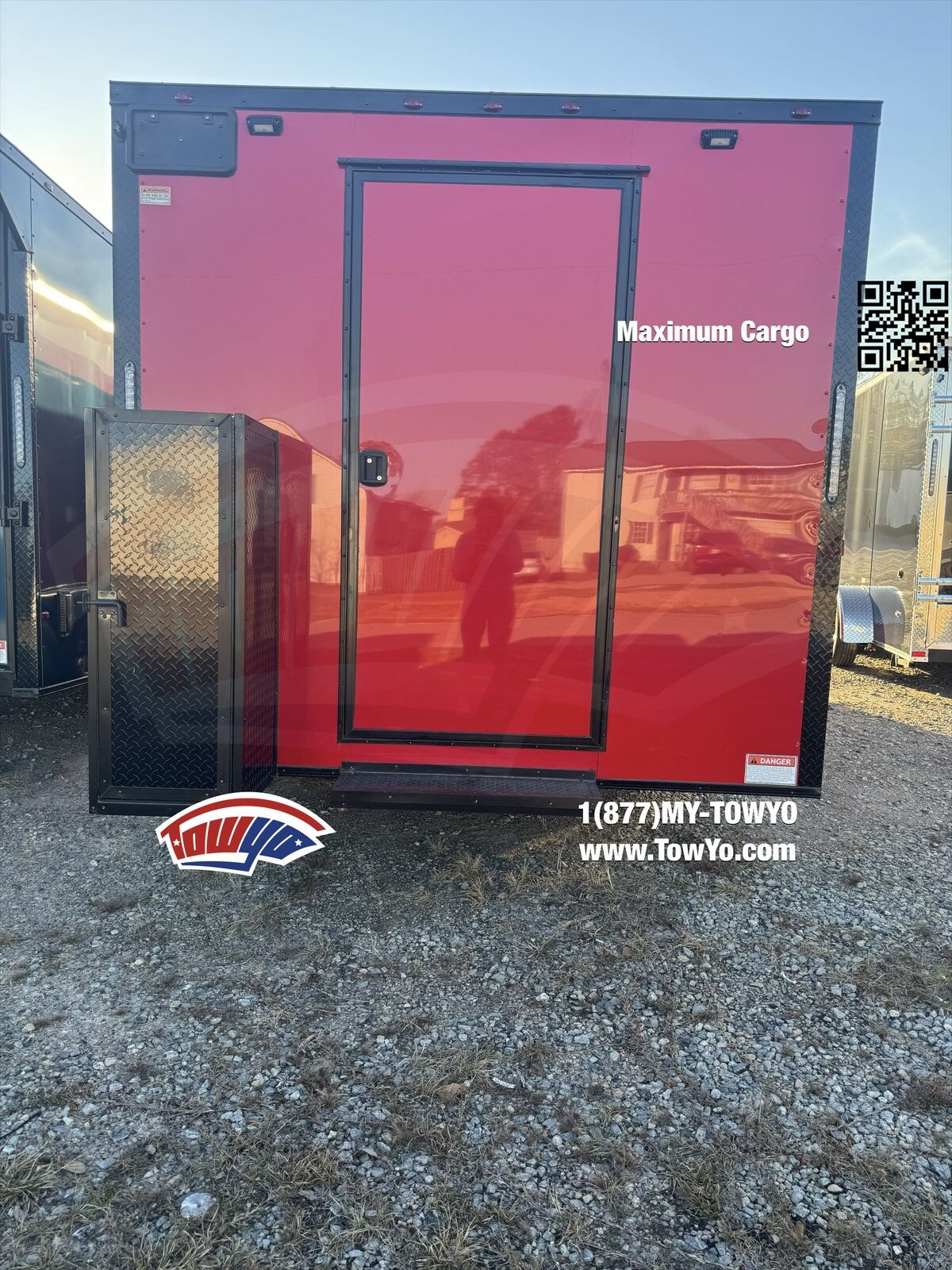 2024 Maximum 8.5x20 Cargo enclosed cargo trailer in red, photo 2